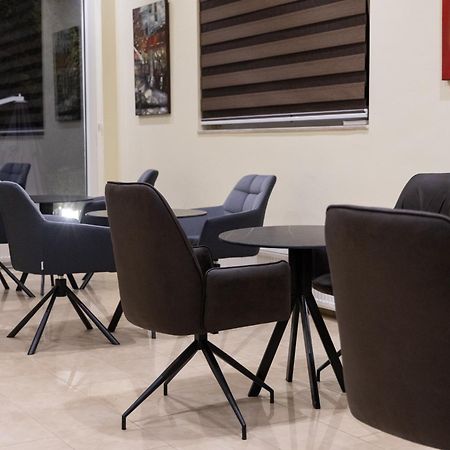 Hotel Luxor Приштина Экстерьер фото